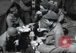 Immagine di Noi 1 soldati di fanteria a bordo delle navi ancorate in Inghilterra prima di D-Day Weymouth Inghilterra, 1944, secondo 33 filmato di repertorio 65675046308