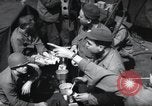 Immagine di Noi 1 soldati di fanteria a bordo delle navi ancorate in Inghilterra prima di D-Day Weymouth Inghilterra, 1944, secondo 34 filmato di repertorio 65675046308