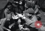 Immagine di Noi 1 soldati di fanteria a bordo delle navi ancorate in Inghilterra prima di D-Day Weymouth Inghilterra, 1944, secondo 35 filmato di repertorio 65675046308