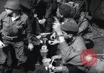 Immagine di Noi 1 soldati di fanteria a bordo delle navi ancorate in Inghilterra prima di D-Day Weymouth Inghilterra, 1944, secondo 36 filmato di repertorio 65675046308