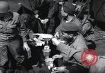 Immagine di Noi 1 soldati di fanteria a bordo delle navi ancorate in Inghilterra prima di D-Day Weymouth Inghilterra, 1944, secondo 38 filmato di repertorio 65675046308