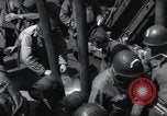 Immagine di Noi 1 soldati di fanteria a bordo delle navi ancorate in Inghilterra prima di D-Day Weymouth Inghilterra, 1944, secondo 48 filmato di repertorio 65675046308