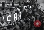 Immagine di Noi 1 soldati di fanteria a bordo delle navi ancorate in Inghilterra prima di D-Day Weymouth Inghilterra, 1944, secondo 58 filmato di repertorio 65675046308