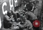 Immagine di Noi 1 soldati di fanteria a bordo delle navi ancorate in Inghilterra prima di D-Day Weymouth Inghilterra, 1944, secondo 59 filmato di repertorio 65675046308