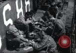 Immagine di Noi 1 soldati di fanteria a bordo delle navi ancorate in Inghilterra prima di D-Day Weymouth Inghilterra, 1944, secondo 62 filmato di repertorio 65675046308