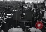 Standbild US Coast Gardisten erklären Betrieb von 20mm Flak vor Weymouth England, 1944, aus Sekunde 3 historischem Filmmaterial Videoclip 65675046310