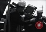 Standbild US Coast Gardisten erklären Betrieb von 20mm Flak vor Weymouth England, 1944, aus Sekunde 55 historischem Filmmaterial Videoclip 65675046310