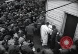Standbild Der Militärkaplan (katholischen) führt die hl Messe während Zweiten Weltkrieg Weymouth England, 1944, aus Sekunde 7 historischem Filmmaterial Videoclip 65675046311