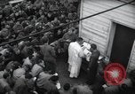 Standbild Der Militärkaplan (katholischen) führt die hl Messe während Zweiten Weltkrieg Weymouth England, 1944, aus Sekunde 9 historischem Filmmaterial Videoclip 65675046311