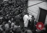 Standbild Der Militärkaplan (katholischen) führt die hl Messe während Zweiten Weltkrieg Weymouth England, 1944, aus Sekunde 12 historischem Filmmaterial Videoclip 65675046311