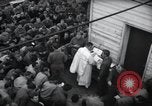 Standbild Der Militärkaplan (katholischen) führt die hl Messe während Zweiten Weltkrieg Weymouth England, 1944, aus Sekunde 13 historischem Filmmaterial Videoclip 65675046311