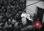 Standbild Der Militärkaplan (katholischen) führt die hl Messe während Zweiten Weltkrieg Weymouth England, 1944, aus Sekunde 18 historischem Filmmaterial Videoclip 65675046311