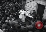 Standbild Der Militärkaplan (katholischen) führt die hl Messe während Zweiten Weltkrieg Weymouth England, 1944, aus Sekunde 33 historischem Filmmaterial Videoclip 65675046311