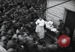 Standbild Der Militärkaplan (katholischen) führt die hl Messe während Zweiten Weltkrieg Weymouth England, 1944, aus Sekunde 39 historischem Filmmaterial Videoclip 65675046311