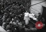 Standbild Der Militärkaplan (katholischen) führt die hl Messe während Zweiten Weltkrieg Weymouth England, 1944, aus Sekunde 40 historischem Filmmaterial Videoclip 65675046311