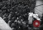Standbild Der Militärkaplan (katholischen) führt die hl Messe während Zweiten Weltkrieg Weymouth England, 1944, aus Sekunde 44 historischem Filmmaterial Videoclip 65675046311