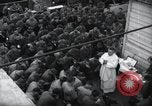 Standbild Der Militärkaplan (katholischen) führt die hl Messe während Zweiten Weltkrieg Weymouth England, 1944, aus Sekunde 47 historischem Filmmaterial Videoclip 65675046311