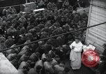 Standbild Der Militärkaplan (katholischen) führt die hl Messe während Zweiten Weltkrieg Weymouth England, 1944, aus Sekunde 49 historischem Filmmaterial Videoclip 65675046311