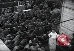 Standbild Der Militärkaplan (katholischen) führt die hl Messe während Zweiten Weltkrieg Weymouth England, 1944, aus Sekunde 51 historischem Filmmaterial Videoclip 65675046311