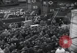 Standbild Der Militärkaplan (katholischen) führt die hl Messe während Zweiten Weltkrieg Weymouth England, 1944, aus Sekunde 61 historischem Filmmaterial Videoclip 65675046311