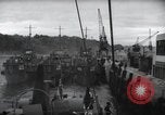 Image US Péniches de débarquement quittent l'Angleterre pour invasion du Jour J en France dans le monde Weymouth en Angleterre, 1944, de la seconde 13 séquences d'archives historiques vidéo 65675046312