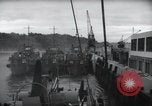 Image US Péniches de débarquement quittent l'Angleterre pour invasion du Jour J en France dans le monde Weymouth en Angleterre, 1944, de la seconde 18 séquences d'archives historiques vidéo 65675046312