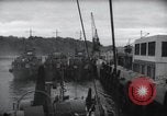 Image US Péniches de débarquement quittent l'Angleterre pour invasion du Jour J en France dans le monde Weymouth en Angleterre, 1944, de la seconde 21 séquences d'archives historiques vidéo 65675046312