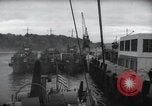 Image US Péniches de débarquement quittent l'Angleterre pour invasion du Jour J en France dans le monde Weymouth en Angleterre, 1944, de la seconde 22 séquences d'archives historiques vidéo 65675046312