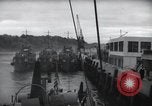 Image US Péniches de débarquement quittent l'Angleterre pour invasion du Jour J en France dans le monde Weymouth en Angleterre, 1944, de la seconde 26 séquences d'archives historiques vidéo 65675046312