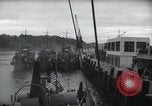Image US Péniches de débarquement quittent l'Angleterre pour invasion du Jour J en France dans le monde Weymouth en Angleterre, 1944, de la seconde 27 séquences d'archives historiques vidéo 65675046312