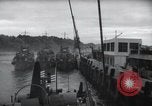 Image US Péniches de débarquement quittent l'Angleterre pour invasion du Jour J en France dans le monde Weymouth en Angleterre, 1944, de la seconde 29 séquences d'archives historiques vidéo 65675046312