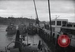 Image US Péniches de débarquement quittent l'Angleterre pour invasion du Jour J en France dans le monde Weymouth en Angleterre, 1944, de la seconde 30 séquences d'archives historiques vidéo 65675046312