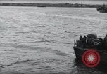 Image US Péniches de débarquement quittent l'Angleterre pour invasion du Jour J en France dans le monde Weymouth en Angleterre, 1944, de la seconde 49 séquences d'archives historiques vidéo 65675046312
