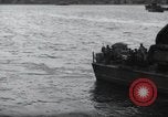 Image US Péniches de débarquement quittent l'Angleterre pour invasion du Jour J en France dans le monde Weymouth en Angleterre, 1944, de la seconde 51 séquences d'archives historiques vidéo 65675046312
