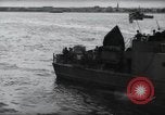 Image US Péniches de débarquement quittent l'Angleterre pour invasion du Jour J en France dans le monde Weymouth en Angleterre, 1944, de la seconde 55 séquences d'archives historiques vidéo 65675046312
