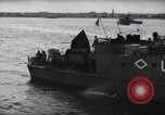 Image US Péniches de débarquement quittent l'Angleterre pour invasion du Jour J en France dans le monde Weymouth en Angleterre, 1944, de la seconde 58 séquences d'archives historiques vidéo 65675046312