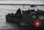 Image US Péniches de débarquement quittent l'Angleterre pour invasion du Jour J en France dans le monde Weymouth en Angleterre, 1944, de la seconde 59 séquences d'archives historiques vidéo 65675046312
