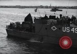 Image US Péniches de débarquement quittent l'Angleterre pour invasion du Jour J en France dans le monde Weymouth en Angleterre, 1944, de la seconde 60 séquences d'archives historiques vidéo 65675046312