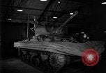 Image Char Sherman entraînement recto verso Birmingham Angleterre, 1943, de la seconde 61 séquences d'archives historiques vidéo 65675046313