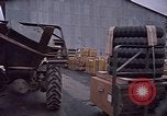 Standbild F-4 Phantom II bewaffnet und CH-46 Helikopter geladen während der Schlacht Vietnam, 1967, aus Sekunde 12 historischem Filmmaterial Videoclip 65675046345