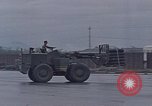 Standbild F-4 Phantom II bewaffnet und CH-46 Helikopter geladen während der Schlacht Vietnam, 1967, aus Sekunde 13 historischem Filmmaterial Videoclip 65675046345