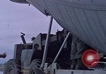 Standbild F-4 Phantom II bewaffnet und CH-46 Helikopter geladen während der Schlacht Vietnam, 1967, aus Sekunde 23 historischem Filmmaterial Videoclip 65675046345