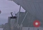 Standbild F-4 Phantom II bewaffnet und CH-46 Helikopter geladen während der Schlacht Vietnam, 1967, aus Sekunde 24 historischem Filmmaterial Videoclip 65675046345