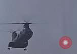 Standbild F-4 Phantom II bewaffnet und CH-46 Helikopter geladen während der Schlacht Vietnam, 1967, aus Sekunde 29 historischem Filmmaterial Videoclip 65675046345