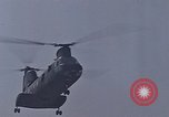 Standbild F-4 Phantom II bewaffnet und CH-46 Helikopter geladen während der Schlacht Vietnam, 1967, aus Sekunde 30 historischem Filmmaterial Videoclip 65675046345