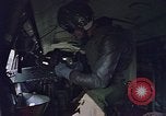 Standbild F-4 Phantom II bewaffnet und CH-46 Helikopter geladen während der Schlacht Vietnam, 1967, aus Sekunde 34 historischem Filmmaterial Videoclip 65675046345