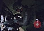 Standbild F-4 Phantom II bewaffnet und CH-46 Helikopter geladen während der Schlacht Vietnam, 1967, aus Sekunde 35 historischem Filmmaterial Videoclip 65675046345