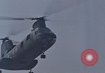 Standbild F-4 Phantom II bewaffnet und CH-46 Helikopter geladen während der Schlacht Vietnam, 1967, aus Sekunde 37 historischem Filmmaterial Videoclip 65675046345