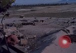 Standbild F-4 Phantom II bewaffnet und CH-46 Helikopter geladen während der Schlacht Vietnam, 1967, aus Sekunde 39 historischem Filmmaterial Videoclip 65675046345