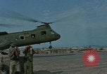 Standbild F-4 Phantom II bewaffnet und CH-46 Helikopter geladen während der Schlacht Vietnam, 1967, aus Sekunde 49 historischem Filmmaterial Videoclip 65675046345